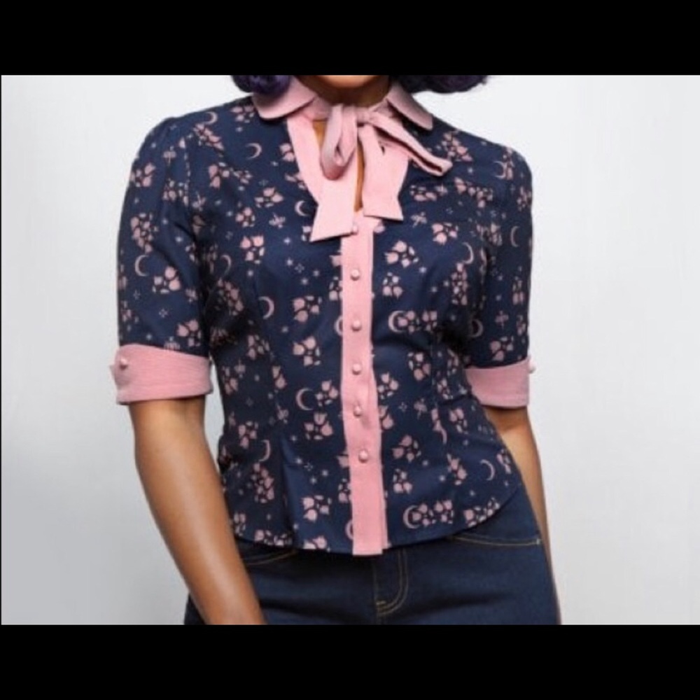 Collectif vintage-inspired crescent moon top